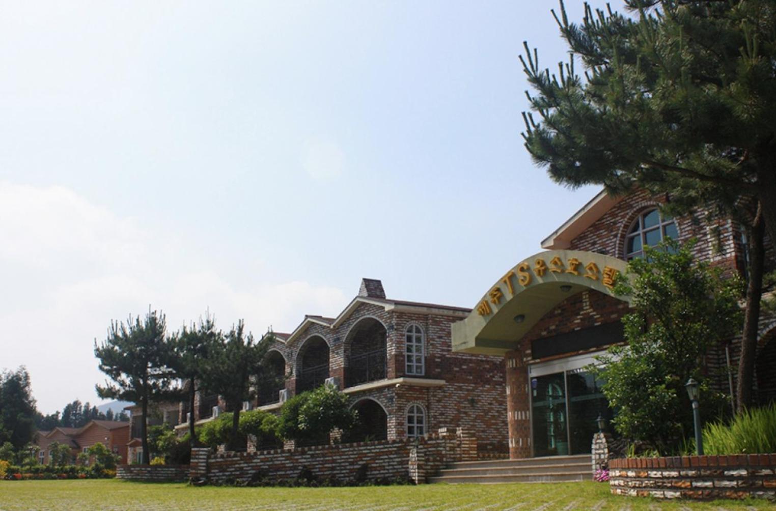 Jeju Ts Youth Hostel & Resort Согвипхо Экстерьер фото