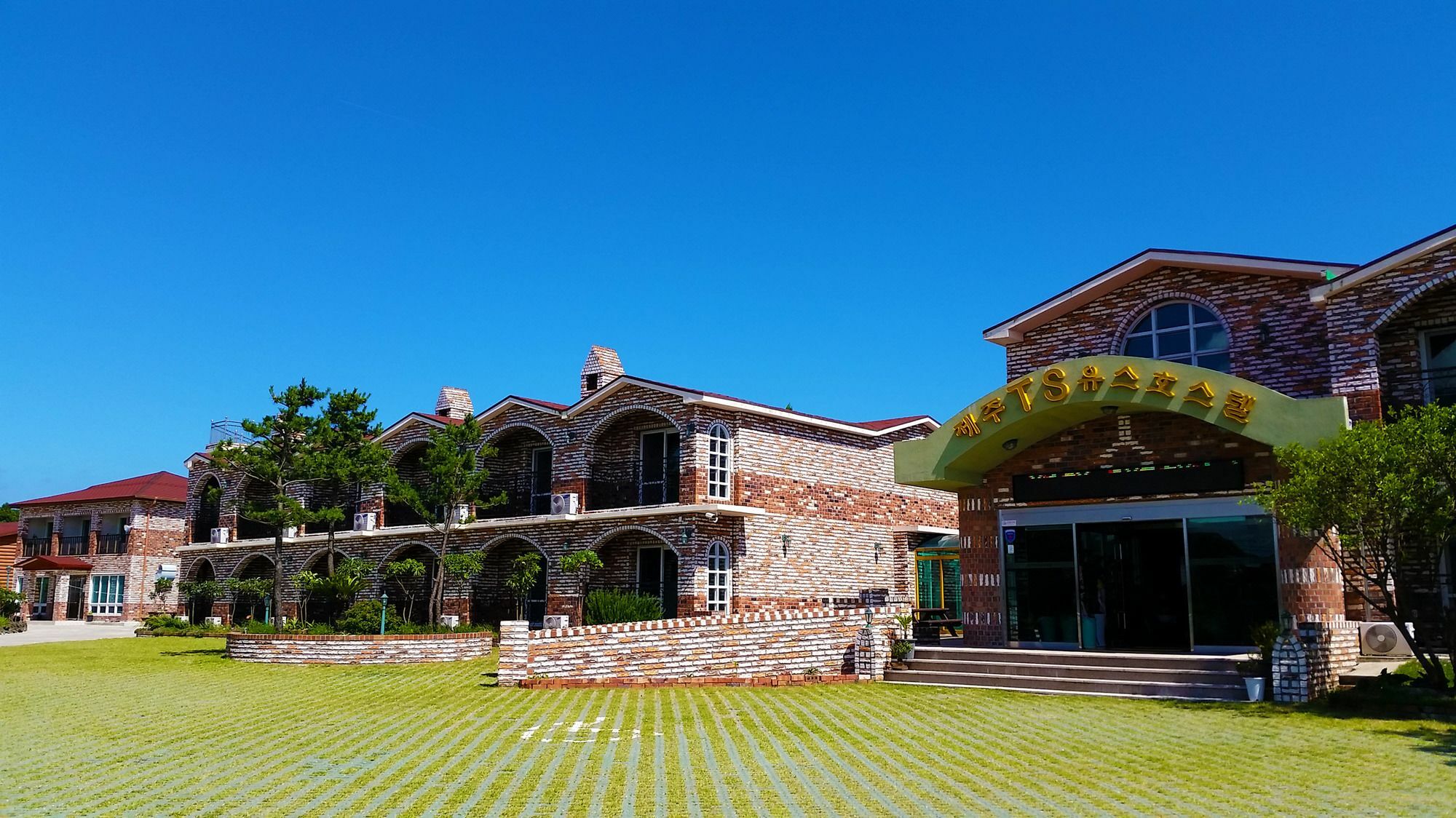 Jeju Ts Youth Hostel & Resort Согвипхо Экстерьер фото